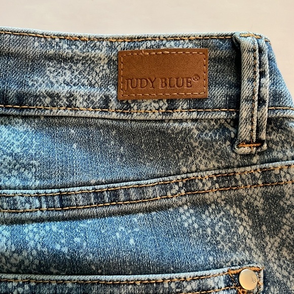 Judy Blue Cut Off High Rise Shorts Size 1XL - Picture 12 of 16